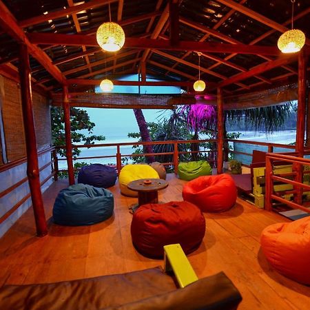 Palm Leaf Surf Cafe Hotel Galle Buitenkant foto
