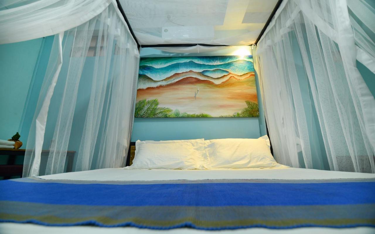 Palm Leaf Surf Cafe Hotel Galle Buitenkant foto