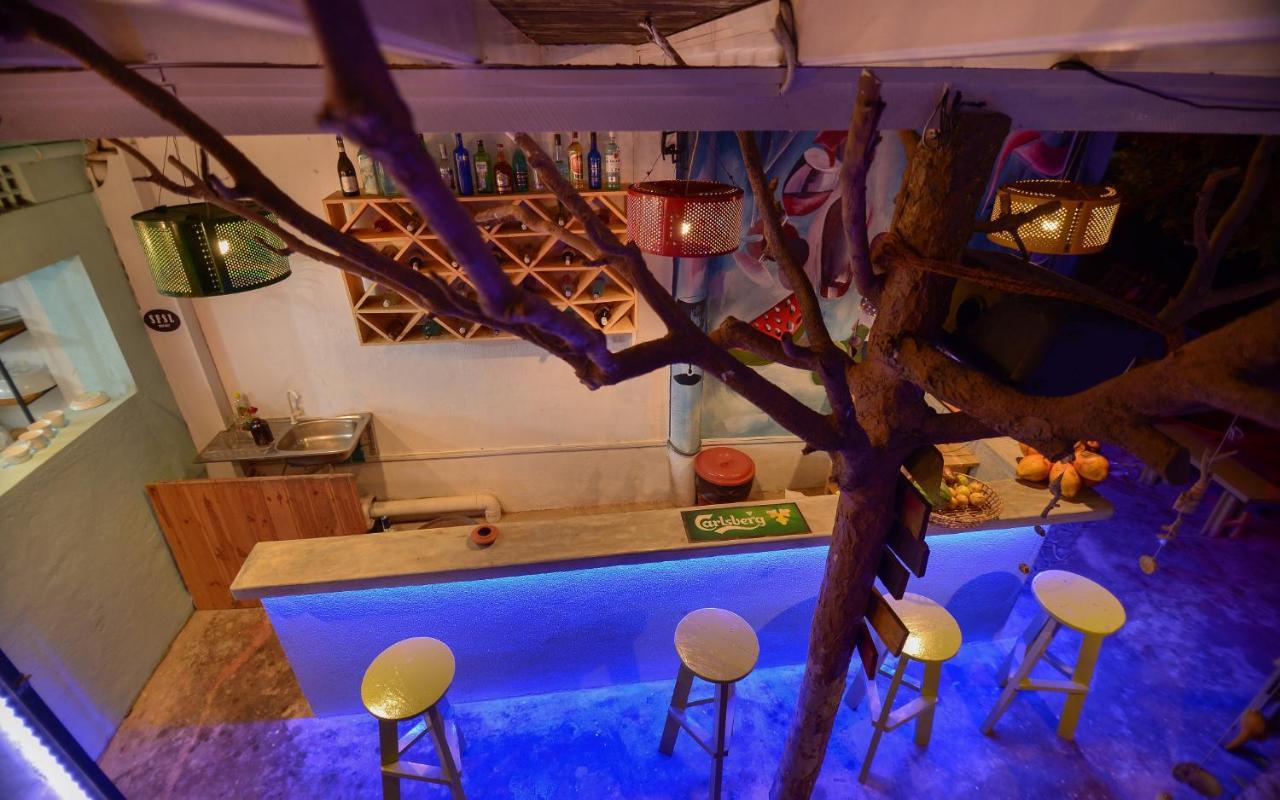 Palm Leaf Surf Cafe Hotel Galle Buitenkant foto